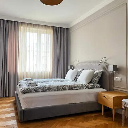 Premium For 6 Guests Center With 2 Bedrooms And Living Appartamento *