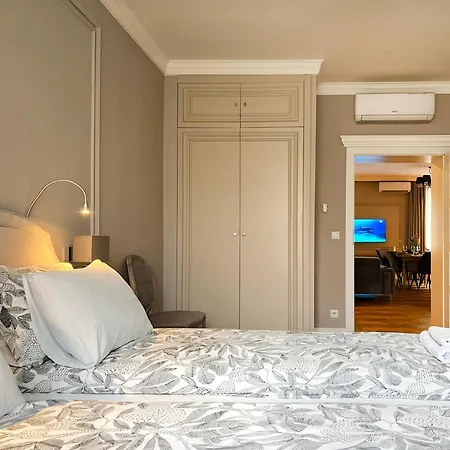 Premium For 6 Guests Center With 2 Bedrooms And Living