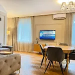 Premium For 6 Guests Center With 2 Bedrooms And Living *