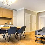 Premium For 6 Guests Center With 2 Bedrooms And Living Lägenhet *