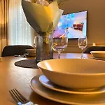 Premium For 6 Guests Center With 2 Bedrooms And Living *