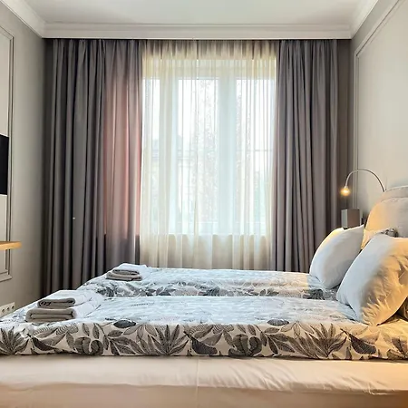 Premium For 6 Guests Center With 2 Bedrooms And Living