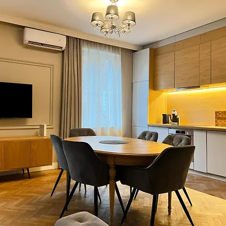 Premium For 6 Guests Center With 2 Bedrooms And Living *