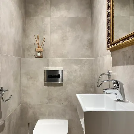 Premium For 6 Guests Center With 2 Bedrooms And Living *