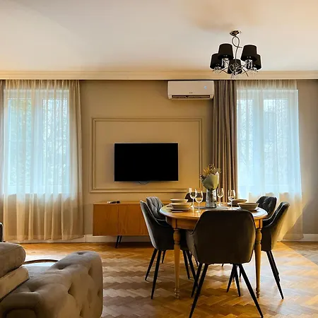 Premium For 6 Guests Center With 2 Bedrooms And Living