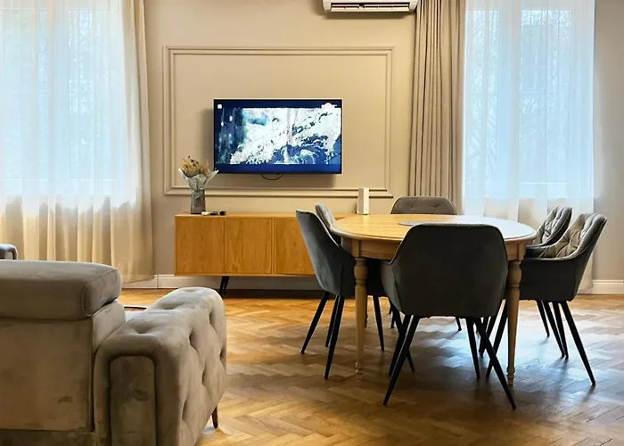 Premium For 6 Guests Center With 2 Bedrooms And Living