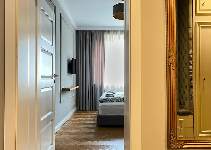 Premium For 6 Guests Center With 2 Bedrooms And Living Apartment *