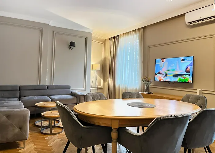 Apartment Premium For 6 Guests Center With 2 Bedrooms And Living