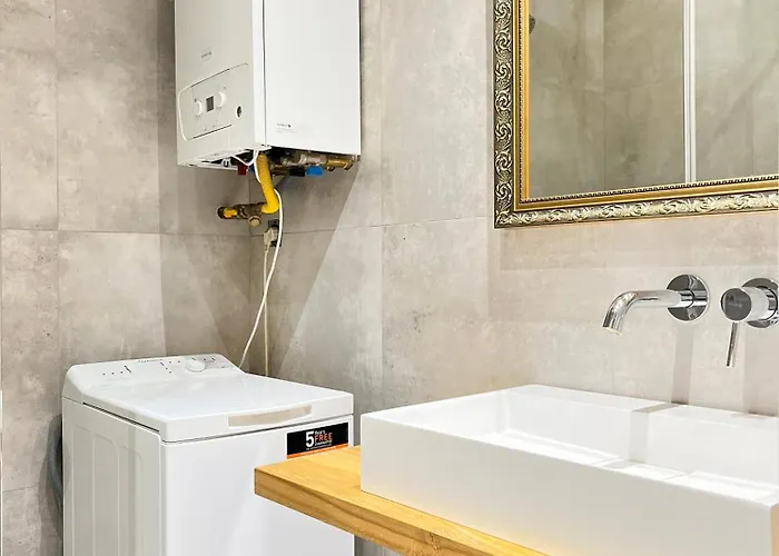 Apartment Premium For 6 Guests Center With 2 Bedrooms And Living *