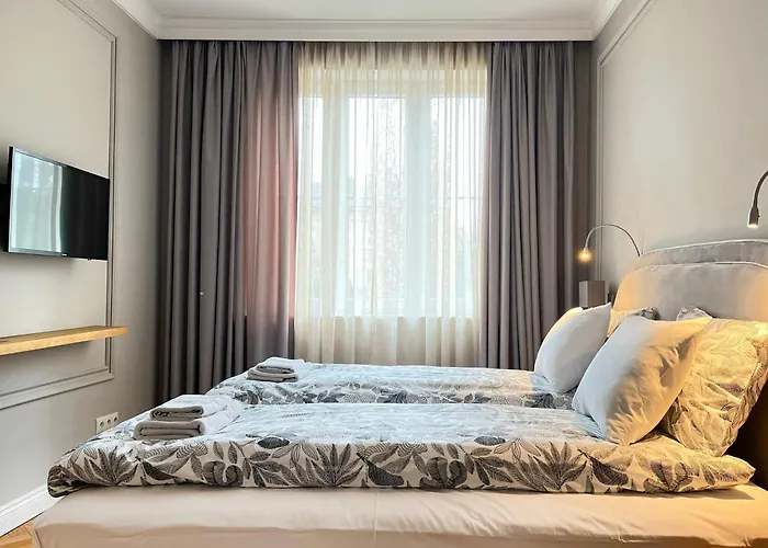 Premium For 6 Guests Center With 2 Bedrooms And Living