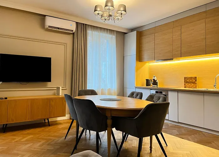 Premium For 6 Guests Center With 2 Bedrooms And Living *