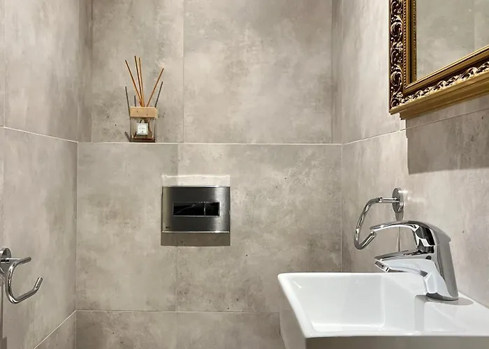 Premium For 6 Guests Center With 2 Bedrooms And Living *