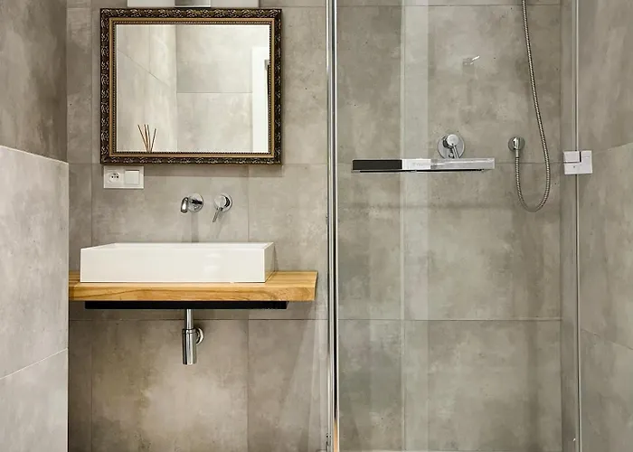 Premium For 6 Guests Center With 2 Bedrooms And Living Apartment