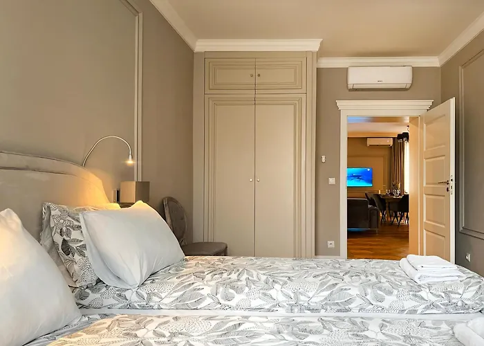 Premium For 6 Guests Center With 2 Bedrooms And Living