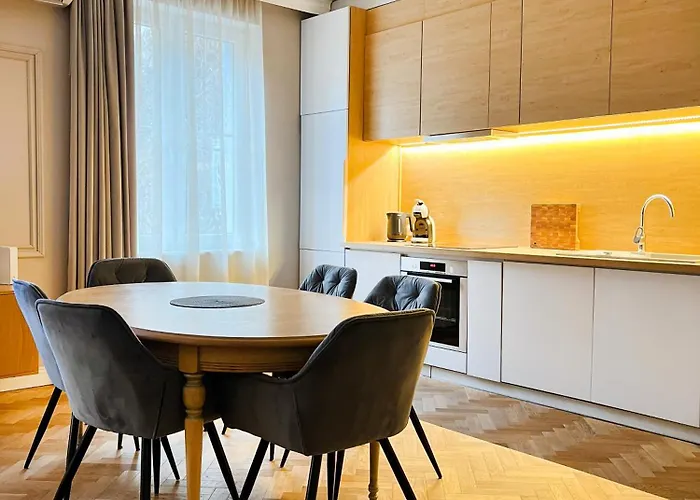Apartment Premium For 6 Guests Center With 2 Bedrooms And Living *
