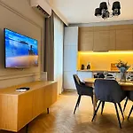 Premium For 6 Guests Center With 2 Bedrooms And Living *