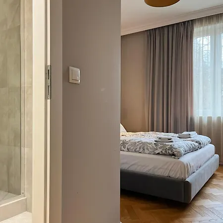 Premium For 6 Guests Center With 2 Bedrooms And Living דירה