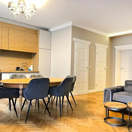 Premium For 6 Guests Center With 2 Bedrooms And Living Apartment *