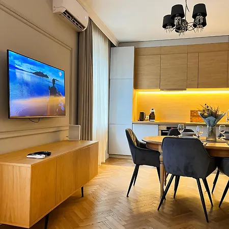 Premium For 6 Guests Center With 2 Bedrooms And Living *