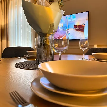 Premium For 6 Guests Center With 2 Bedrooms And Living *