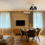 Premium For 6 Guests Center With 2 Bedrooms And Living